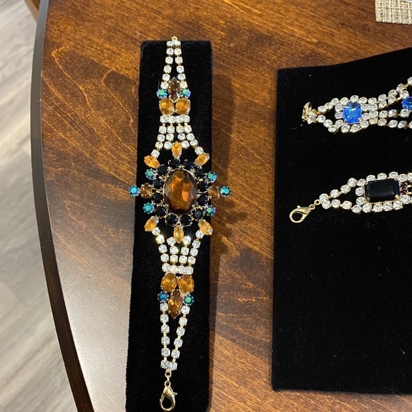 BEAUTIFULLY Brilliant Czechoslovakian Crystal and gemstone Bracelet. Sold each. - Picture 9 of 11